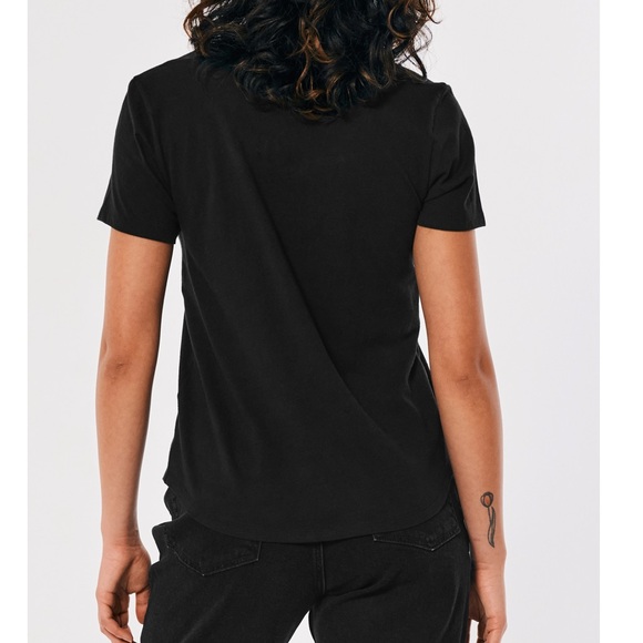 NWOT Hollister Black Embroidery Center Front T-shirt, Juniors Large - Picture 4 of 6